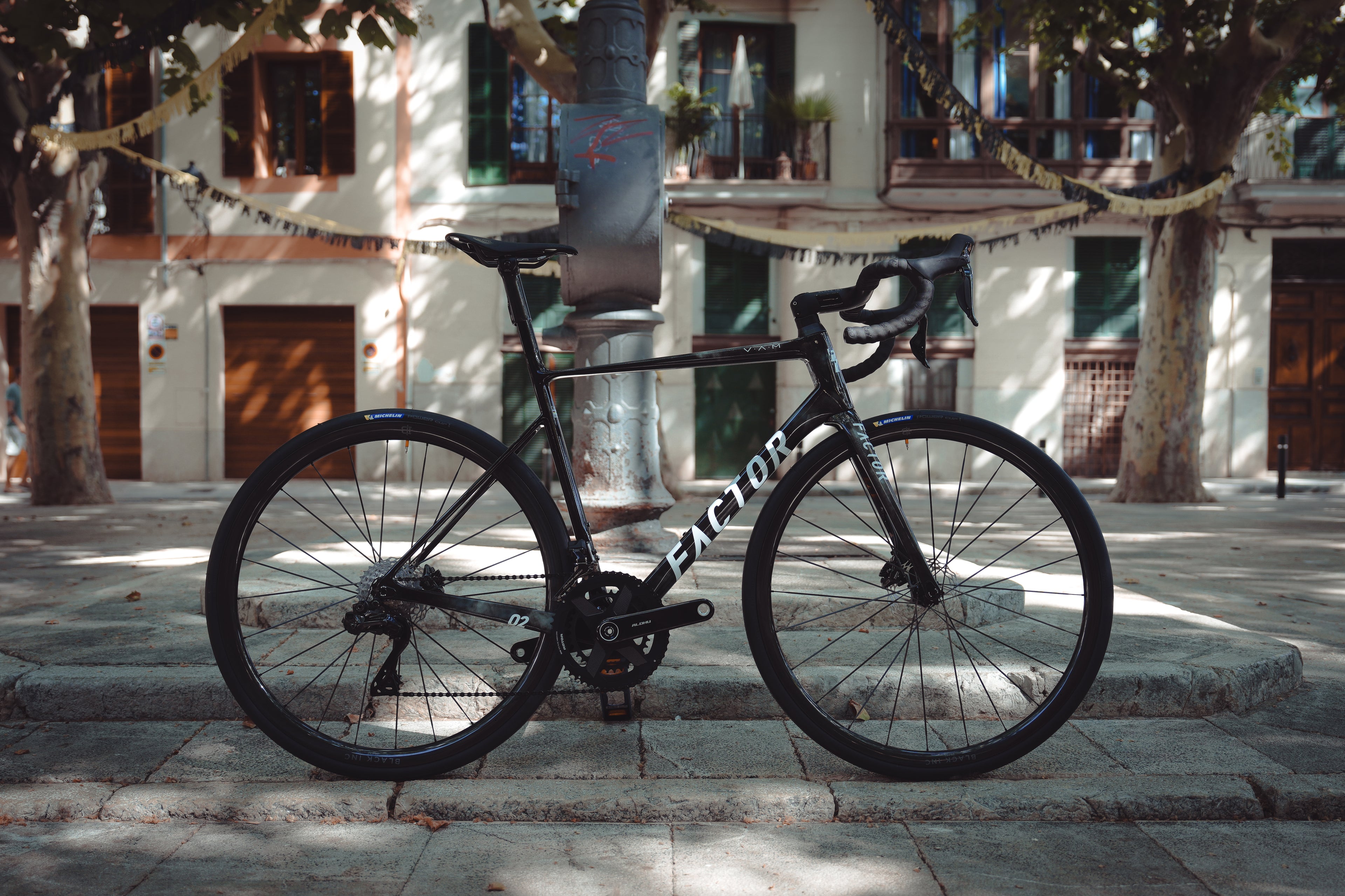 Factor O2 VAM Storm Bike - Premium pack