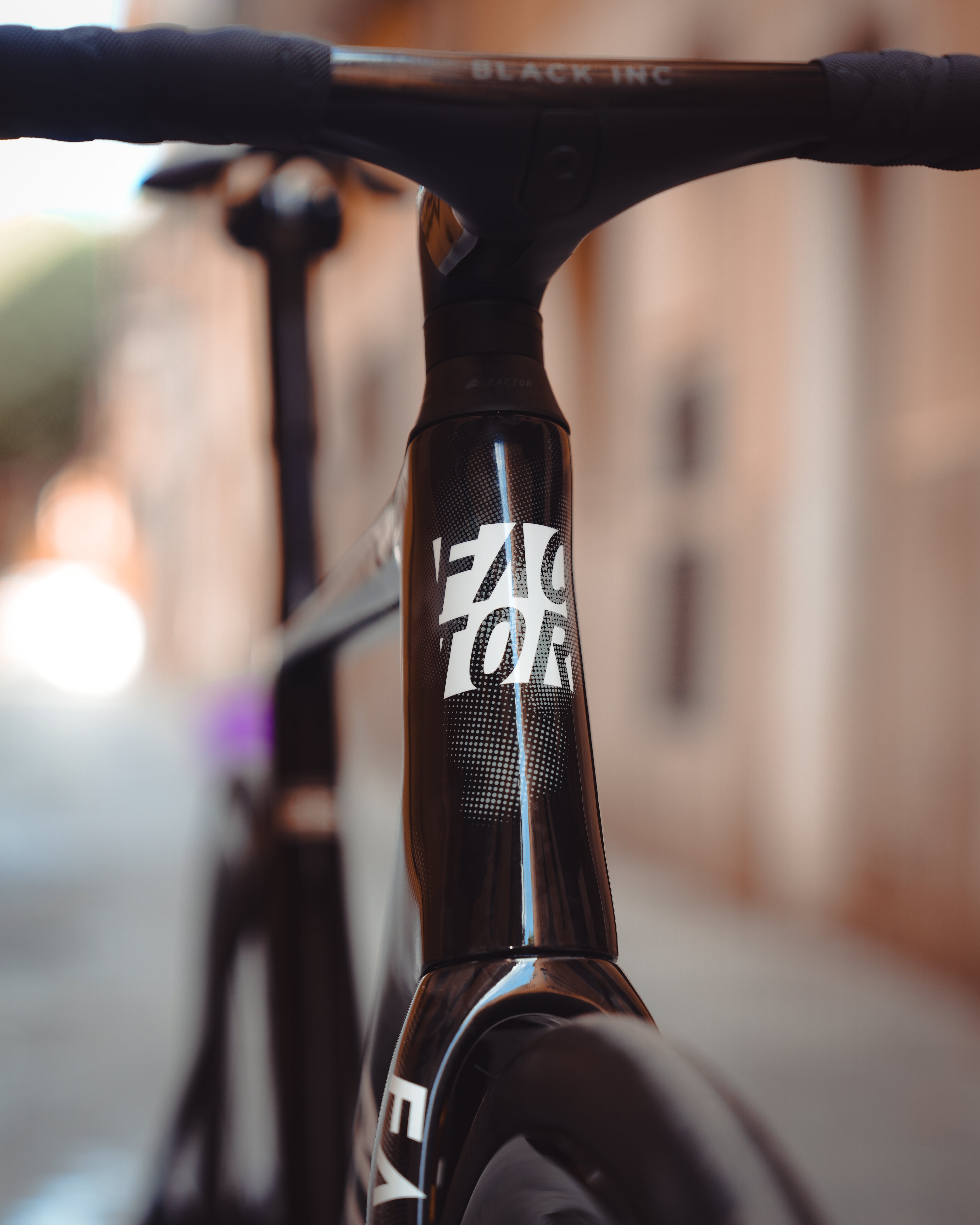 Factor O2 VAM Storm Bike - Premium pack