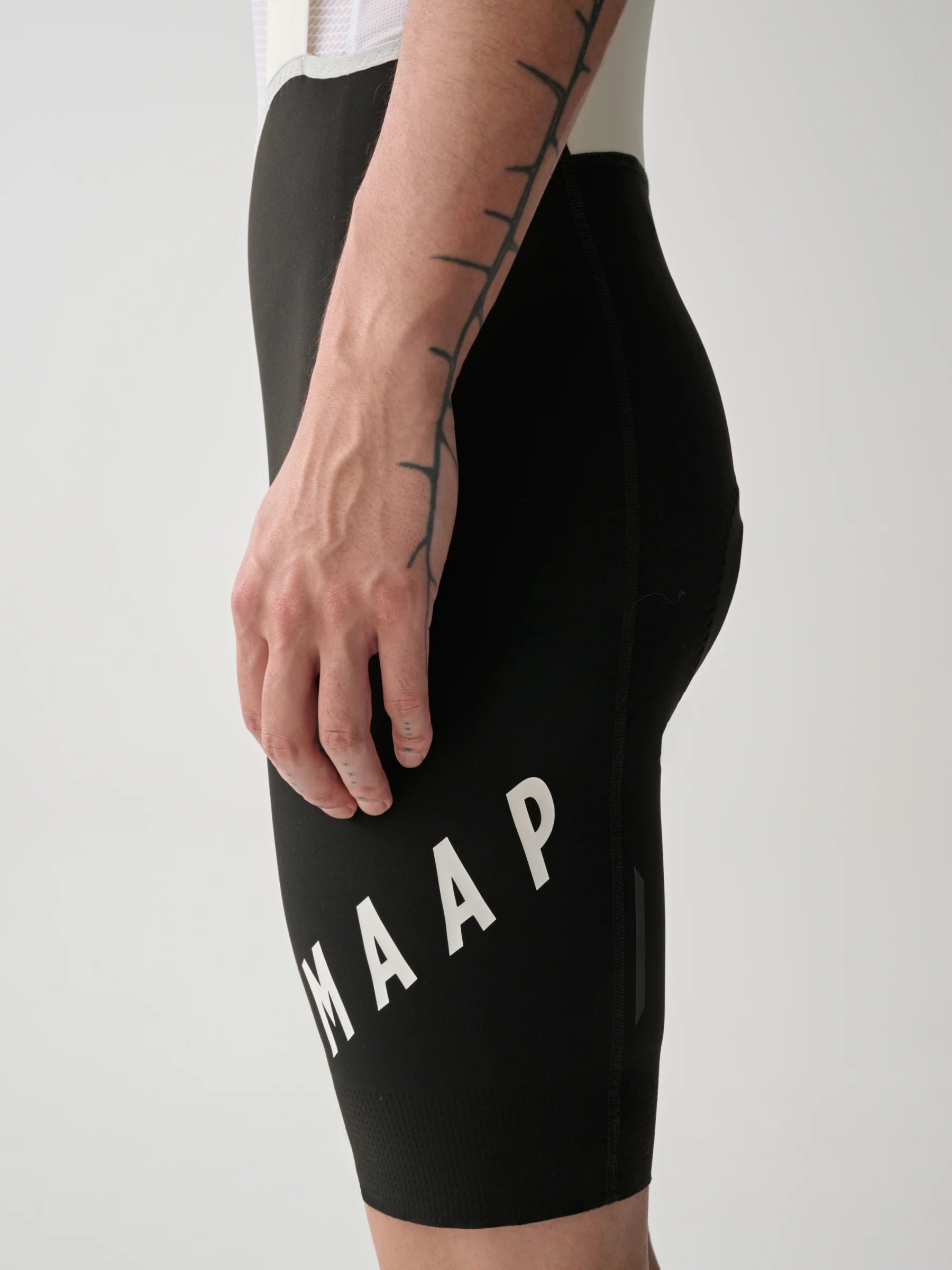 MAAP AEON culotte corto negro