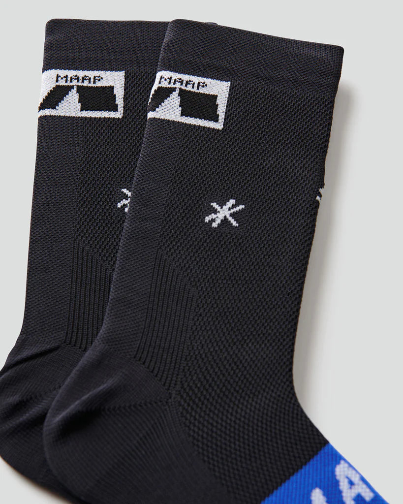 MAAP Socken Emblem Schwarz