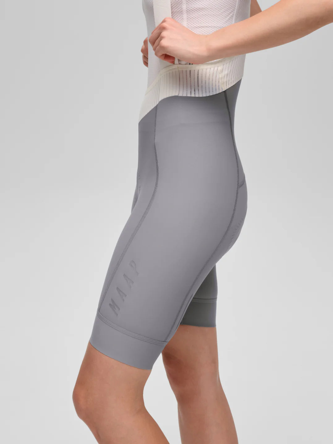 MAAP culotte corte de mujer Team Bib Evo color titanium