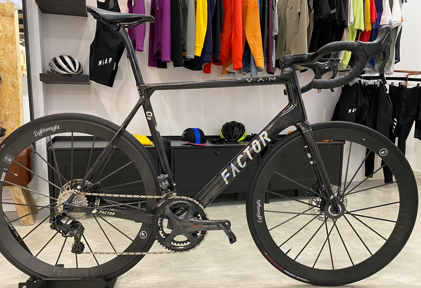 FACTOR O2 VAM CHROME BIKE Premium Pack